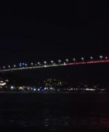 15-temmuz-sehitler-koprusu-sari-kirmiziya-burundu-BIqaf5SB.jpg