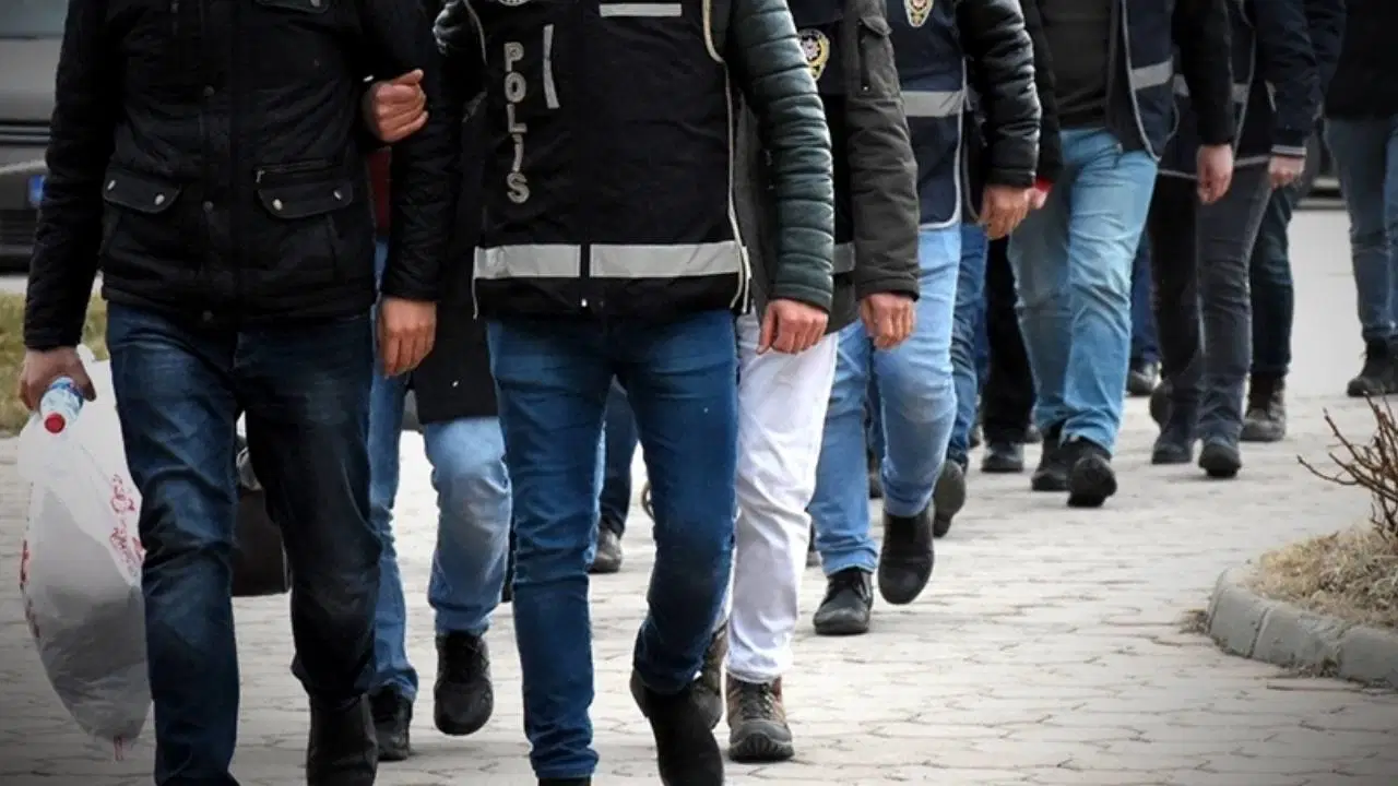 170-bin-dolarlik-fonu-iside-aktarmislar-16-ilde-operasyon-43-gozalti-cxWA1gZn.jpg