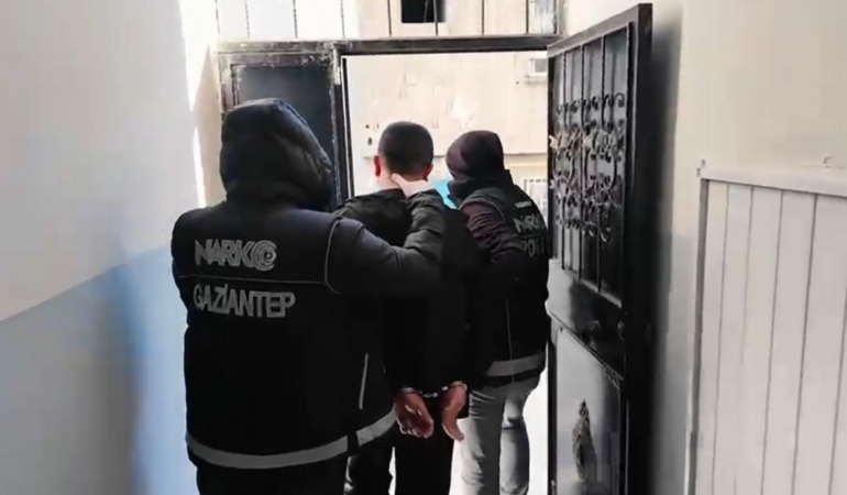 293-milyonluk-kara-para-agi-cokertildi-es-zamanli-operasyon-baslatildi-jPBj5lJR.jpg