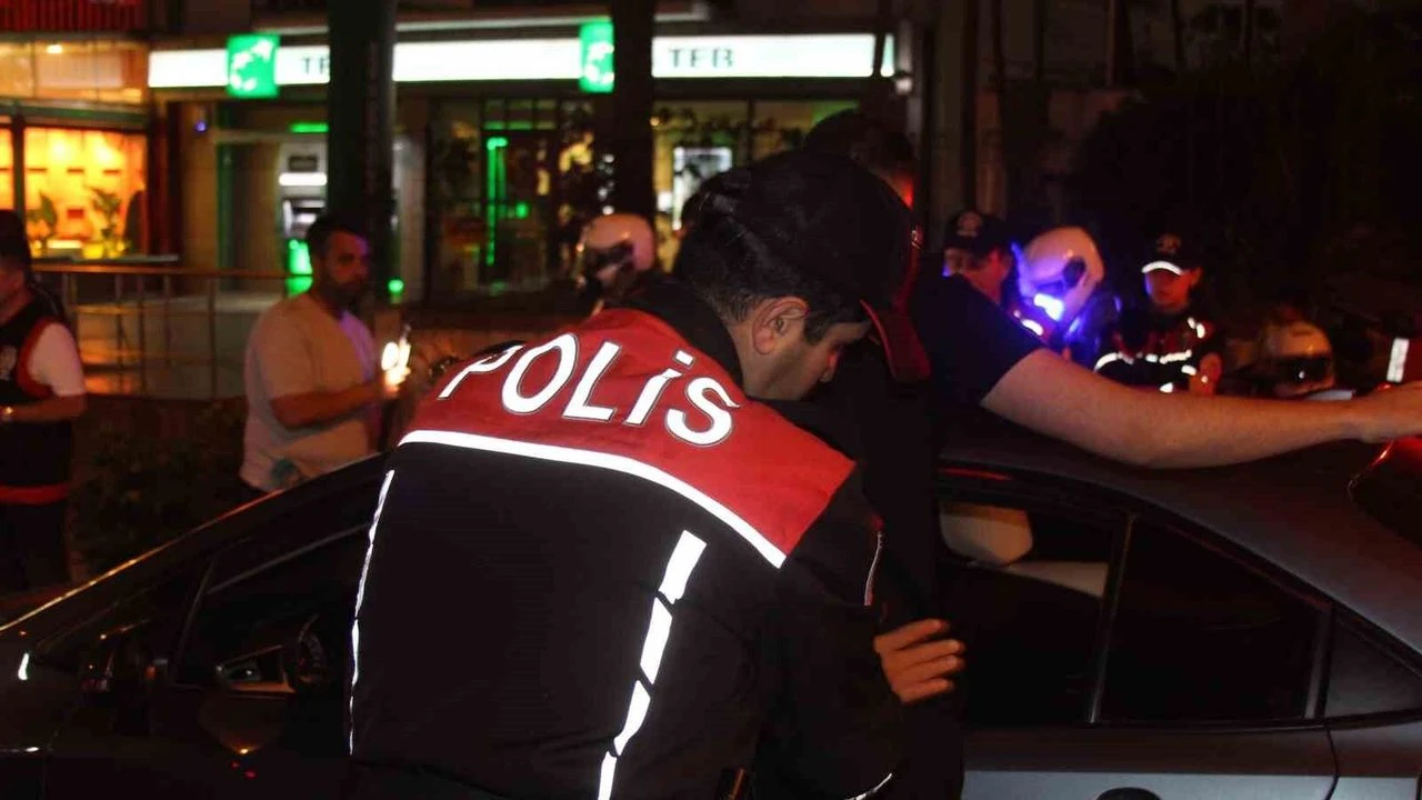 adana-polisi-bayram-oncesi-goz-actirmadi-1-milyon-298-bin-tl-ceza