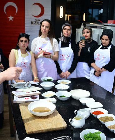 antalyada-anlamli-egitim-depremzede-kadinlar-hem-ogreniyor-hem-gucleniyor-rZZTDH2R.jpg