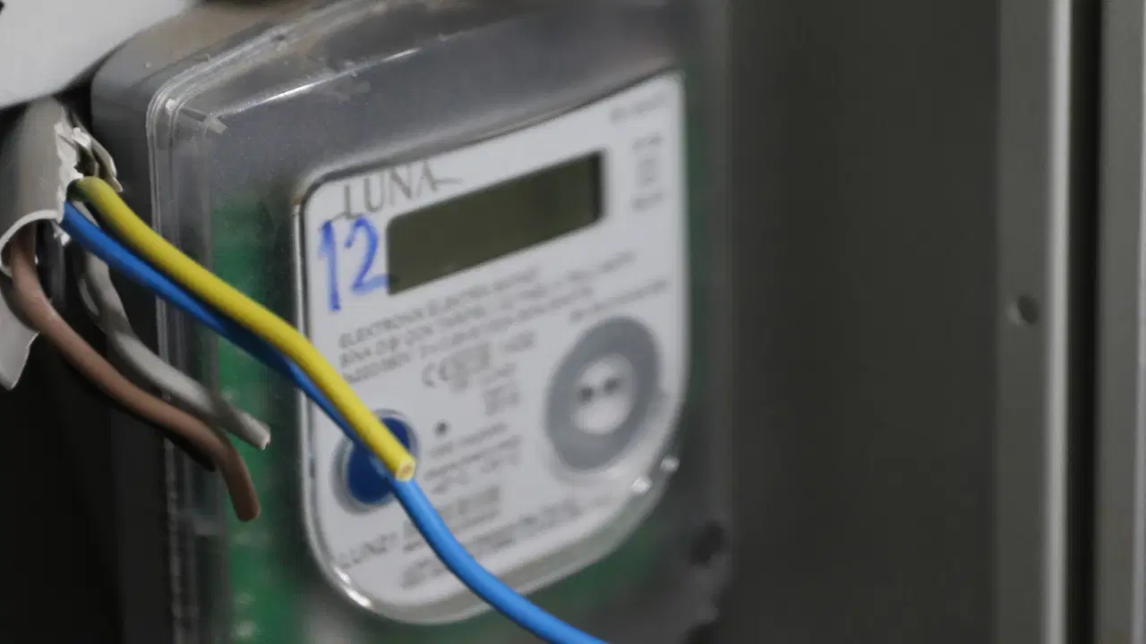 antalyada-bir-garip-olay-ev-sahibinin-borcu-nedeniyle-tum-binanin-elektrigi-kesildi-HHafs7DV.jpg