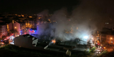 arnavutkoydeki-fabrika-yangin-qBzxgQ4h.jpg