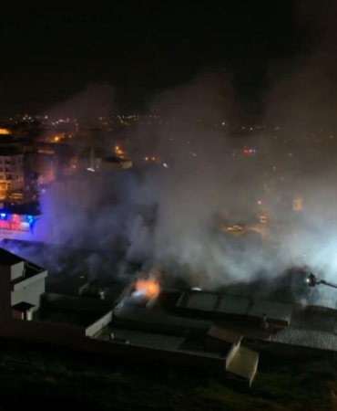 arnavutkoydeki-fabrika-yangin-qBzxgQ4h.jpg