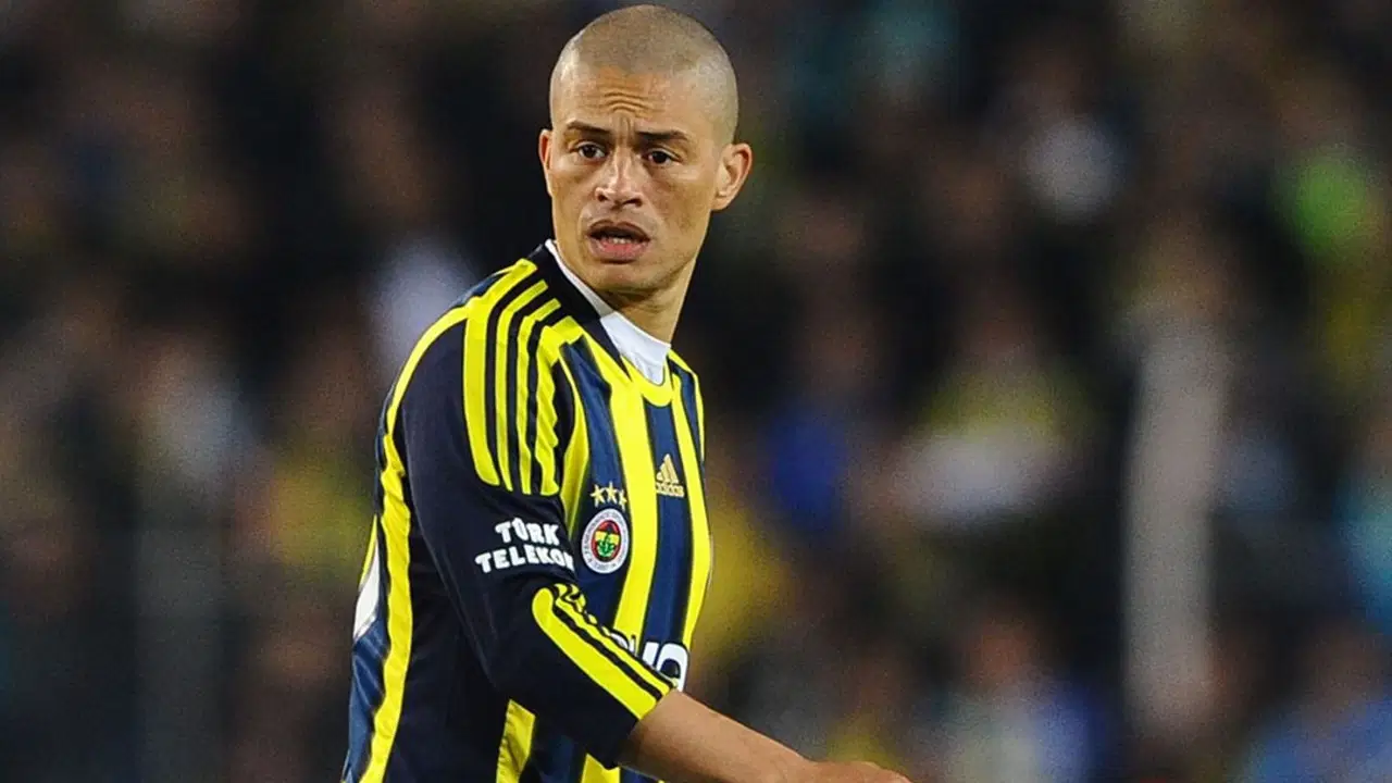aziz-yildirim-paylasimina-yorum-yapmisti-alex-de-souzadan-fenerbahcedeki-baskanlik-secimi-icin-yeni-aciklama-1QlENEqD.jpg