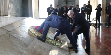 bakan-guler-oyak-yonetim-kurulu-uyeleri-ile-anitkabiri-ziyaret-etti-VzTN4tyl.jpg