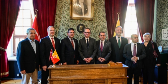 boris-dillies-galatasaray-lisesini-ziyaret-etti-ci2yFJlw.jpg