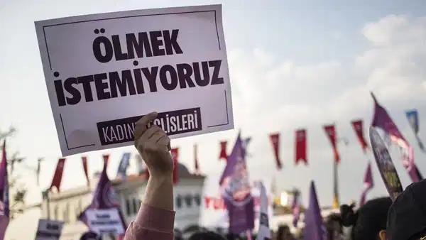 bosanma-asamasinda-oldugu-erkek-elektronik-kelepcesini-ikinci-kez-kirdi-ben-oldukten-sonra-ceza-almasinin-Z6gS7G2W.jpg