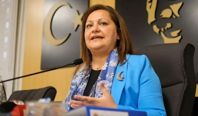 burcu-koksal-son-noktayi-koydu-ak-partiye-katiliyorum-uVJIlS3G.jpg