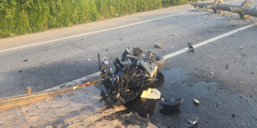 bursada-korkunc-kaza-devrilen-direge-motosiklet-carpti-4-yarali-birinin-durumu-agir-fSJU9fQN.jpg