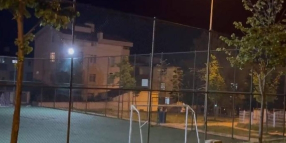 buyukcekmecede-parkta-bicakli-kavga-2-agir-yarali-iTyXAt68.jpg