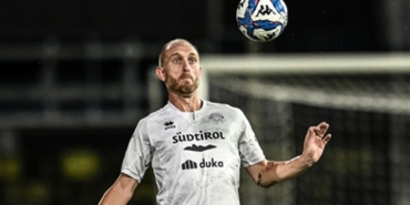 ceza-almisti-ihanet-ettigi-eski-takimina-karsi-oynamamak-icin-40-yasinda-futbolu-birakti-PXQIUIMa.jpg