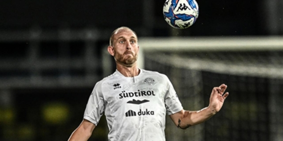 ceza-almisti-ihanet-ettigi-eski-takimina-karsi-oynamamak-icin-40-yasinda-futbolu-birakti-PXQIUIMa.jpg