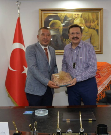 chpden-istifa-edip-akpye-gececegi-soylenen-veysel-topcunun-akp-enkazi-afisi-yeniden-gundemde-ckSlObzA.jpg