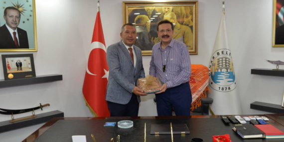 chpden-istifa-edip-akpye-gececegi-soylenen-veysel-topcunun-akp-enkazi-afisi-yeniden-gundemde-ckSlObzA.jpg