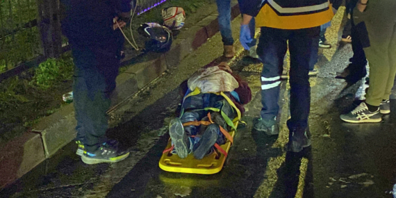 devrilen-motosikletteki-2-kisi-yaralandi-LkI7OCcQ.jpg