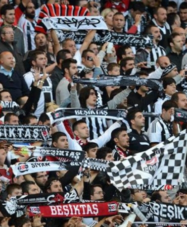 dolmabahcede-gorulmemis-protesto-stadyumda-cit-cikmadi-GwgCW5Iu.jpg
