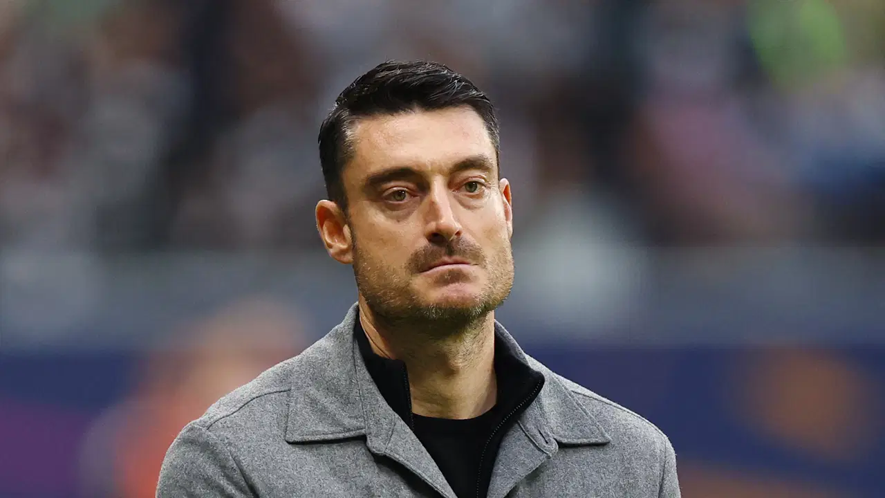 eintracht-frankfurtta-flas-albert-riera-gelismesi-MZF4WhPp.jpg