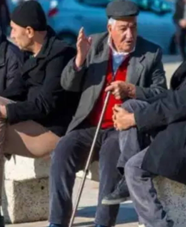 emeklilikte-ek-is-donemi-calisan-emekli-sayisi-6-yilda-3-katina-cikti-AdkKFFul.jpg