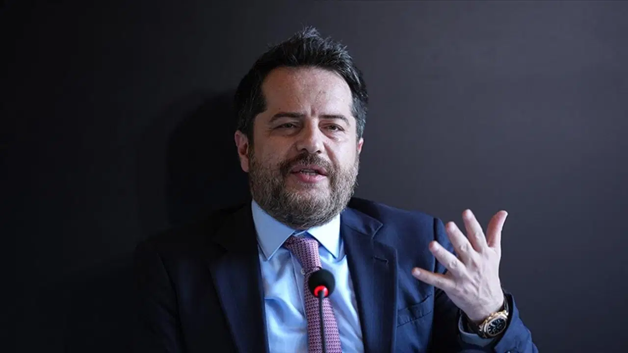 erden-timurdan-galatasaraya-mektup-her-sartta-yuzumuzu-gulduren-CXe3b2IX.jpg