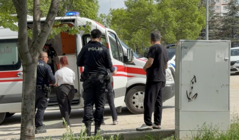 erkek-arkadas-kavgasinda-3-kiz-bicakla-yaralandi-AHnFXlB7.jpg