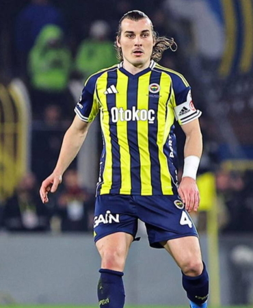 fenerbahcede-sakatlik-kafa-travmasi-gecirdi-5hkQXDtk.jpg
