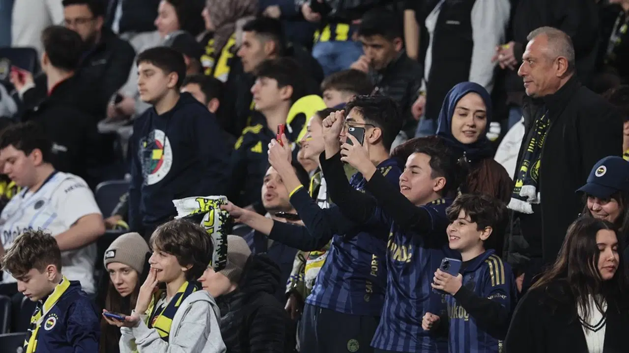 fenerbahceden-kadin-ve-cocuklara-ucretsiz-bilet-wmL91yQ3.jpg