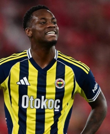 fenerbahceliler-cildirdi-jhon-durandan-galatasarayin-sampiyonlugu-sonrasi-flas-hareket-fOe28jUz.jpg
