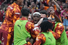 galatasarayda-4-futbolcu-bir-ilki-yasadi-rX6kV77V.jpg