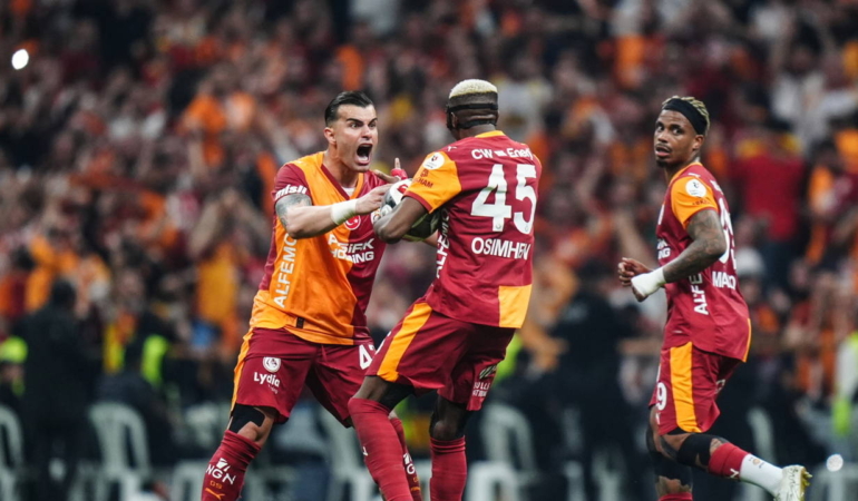 galatasarayin-sampiyonlugu-dunya-basininda-kupa-koleksiyonuna-bir-yenisini-daha-ekledi-qLTZ7z7E.jpg