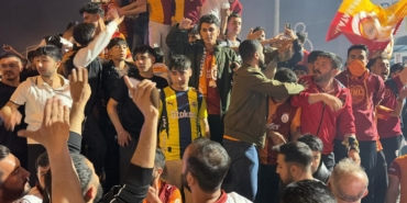 galatasarayin-sampiyonluk-kutlamasina-damga-vuran-fenerbahceli-5T1ujgAh.jpg