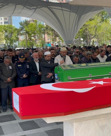gazi-polis-memuru-mehmet-emrullah-kaya-kayseride-son-yolculuguna-ugurlandi-iOJND1AR.jpg