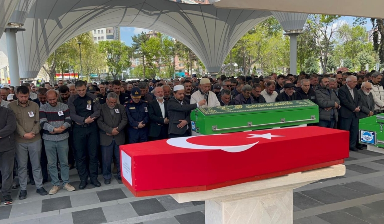 gazi-polis-memuru-mehmet-emrullah-kaya-kayseride-son-yolculuguna-ugurlandi-iOJND1AR.jpg