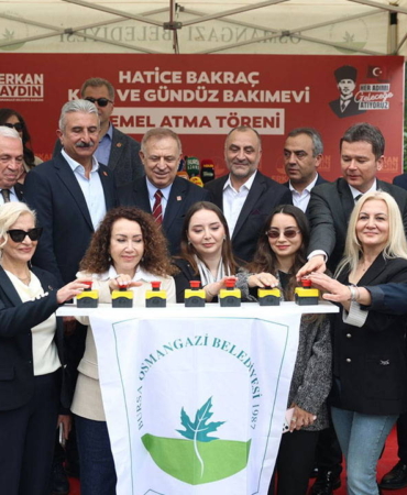 gokan-zeybek-bursada-acikladi-chp-turkiye-genelindeki-803uncu-kresin-temelini-atti-aDd1Y42Z.jpg