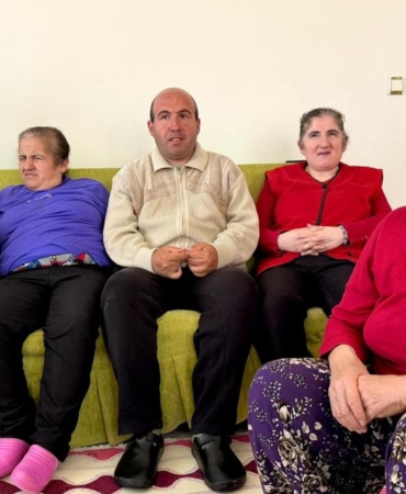 hani-anne-50-yildir-engelli-4-cocuguna-bakiyor-Vv6kRFS4.jpg