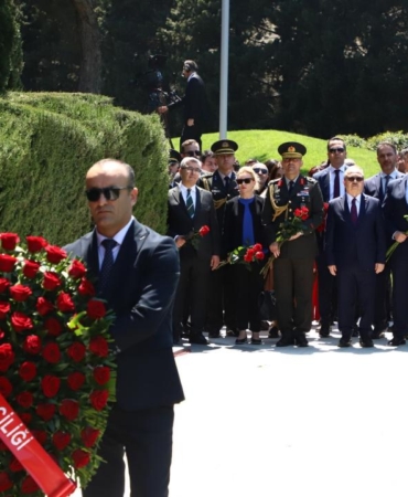 haydar-aliyev-dogumunun-103-yilinda-bakude-anildi-8Yjt4Vmb.jpg