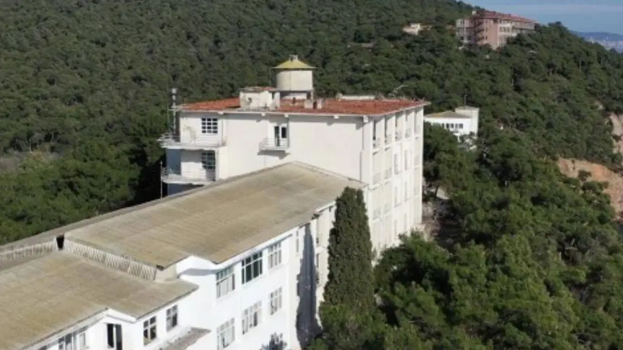 heybeliada-sanatoryumunun-diyanete-tahsisi-yeniden-gundemde-devir-sureci-basladi-1qQQ8tYF.jpg
