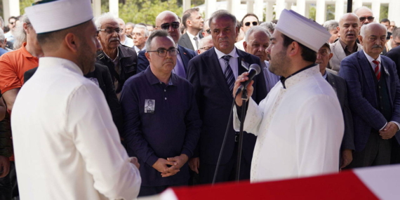 ibbye-yeni-operasyonda-bugun-hakkinda-gozalti-karari-cikmisti-yasin-cagatay-seckin-babasini-son-yolculuguna-2InsBllg.jpg