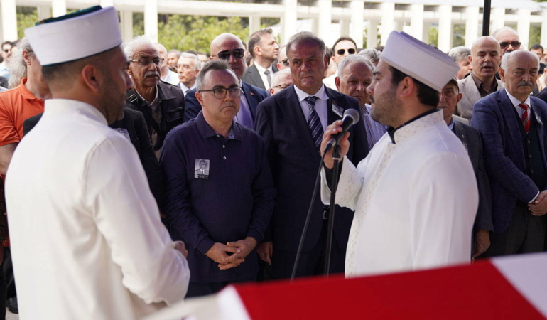 ibbye-yeni-operasyonda-bugun-hakkinda-gozalti-karari-cikmisti-yasin-cagatay-seckin-babasini-son-yolculuguna-2InsBllg.jpg