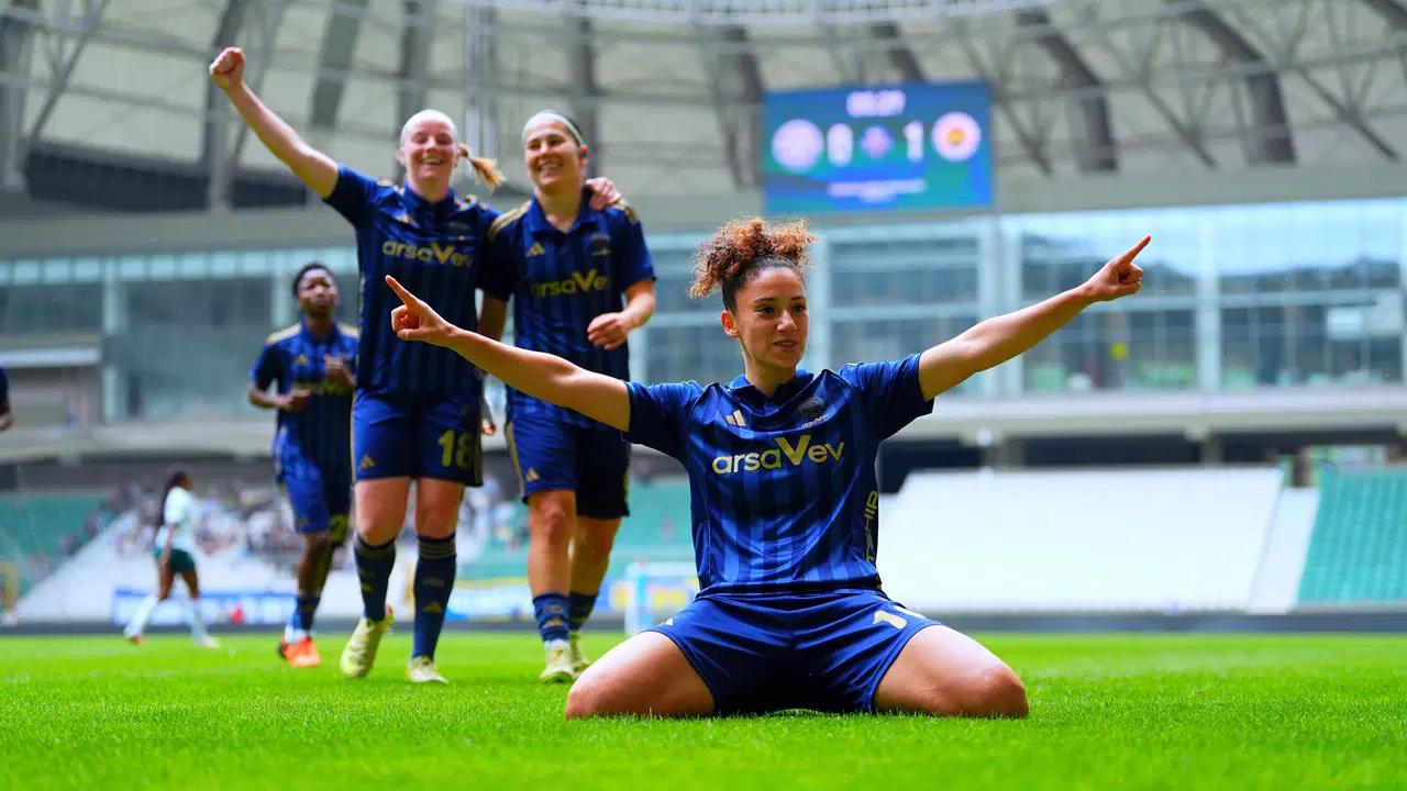 ilk-kez-mutlu-sona-ulasti-kadin-futbol-super-liginde-sampiyon-fenerbahce-yh1b2nqP.jpg