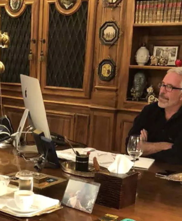 jeffrey-epsteinin-ofisindeki-tablo-satisa-cikarildi-J8DKfupC.jpg