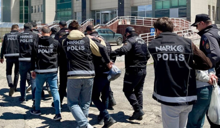 karsta-zehir-operasyonu-metamfetaminle-yakalanan-2-kisi-tutuklandi-YbX7Nw3f.jpg