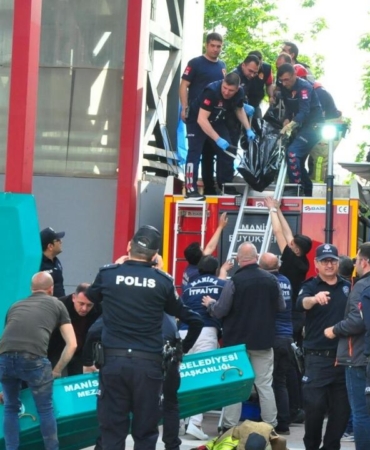 manisada-feci-olum-2-cocuk-babasi-kurtarilamadi-tvn7i2mS.jpg