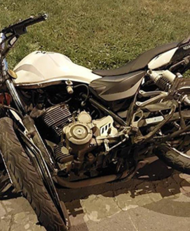 motosikletin-yayaya-carpmasi-sonucu-2-kisi-yaralandi-TjfOcRua.jpg