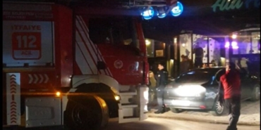 mutfaktaki-ocak-alev-aldi-apart-bina-tahliye-edildi-plVEbvxJ.jpg
