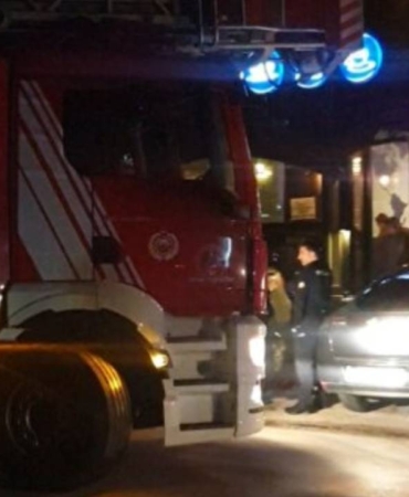 mutfaktaki-ocak-alev-aldi-apart-bina-tahliye-edildi-plVEbvxJ.jpg