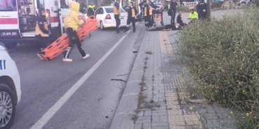 olumden-donduler-refuje-carpan-aracta-3-kisi-yaralandi-aKNFQHxF.jpg
