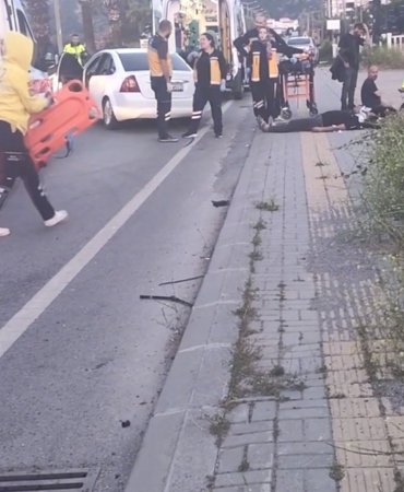 olumden-donduler-refuje-carpan-aracta-3-kisi-yaralandi-aKNFQHxF.jpg