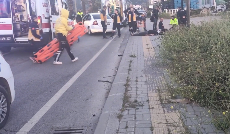 olumden-donduler-refuje-carpan-aracta-3-kisi-yaralandi-aKNFQHxF.jpg