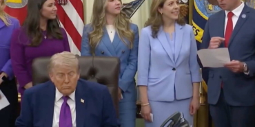 oval-ofiste-dalgin-anlar-trump-kameralar-onunde-uyukladi-rNYhdgGh.jpg